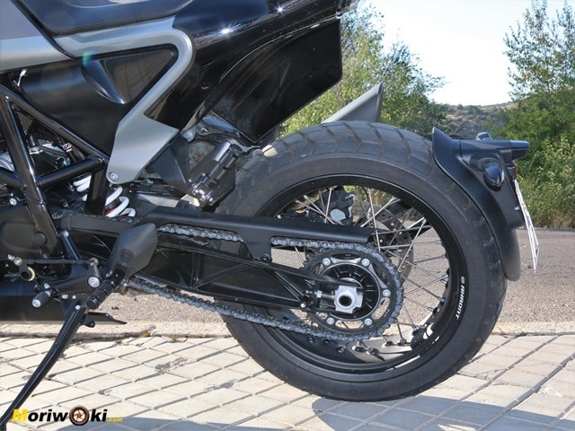 El Pirelli de la Husqvarna Svartpilen 701 El Pirelli de la Husqvarna Svartpilen 701