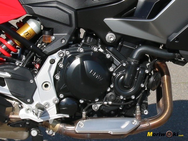 BMW F900XR bicilindrico 895 cc. BMW F900XR bicilindrico 895 cc.