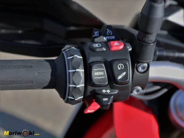 Piña Izquierda Prueba BMW F900XR Piña Izquierda Prueba BMW F900XR
