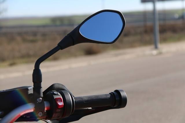 Prueba BMW F900XR Retrovisor Prueba BMW F900XR Retrovisor