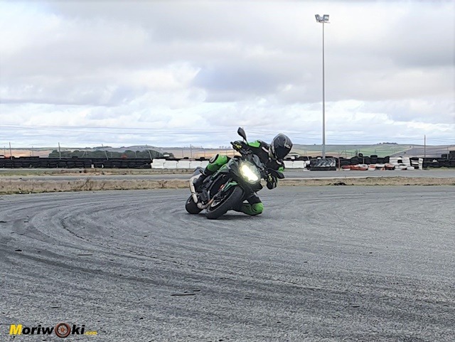 Kawasaki Z H2. Curva rápida Kawasaki Z H2. Curva rápida