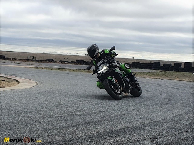 Kawasaki Z H2. Giro entrada en curva Kawasaki Z H2. Giro entrada en curva