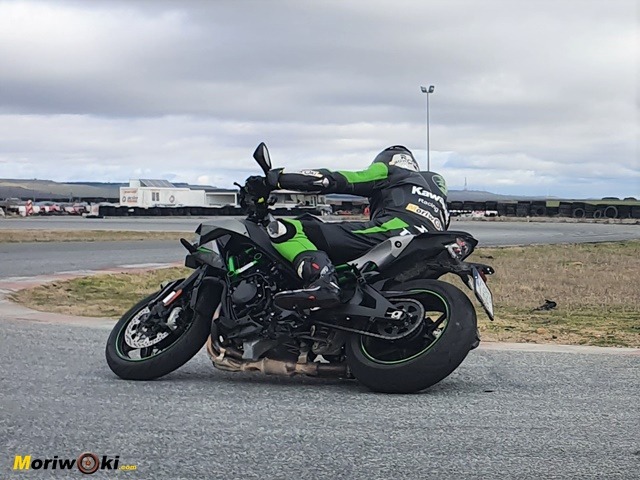 Kawasaki Z H2. Salida de curva Kawasaki Z H2. Salida de curva