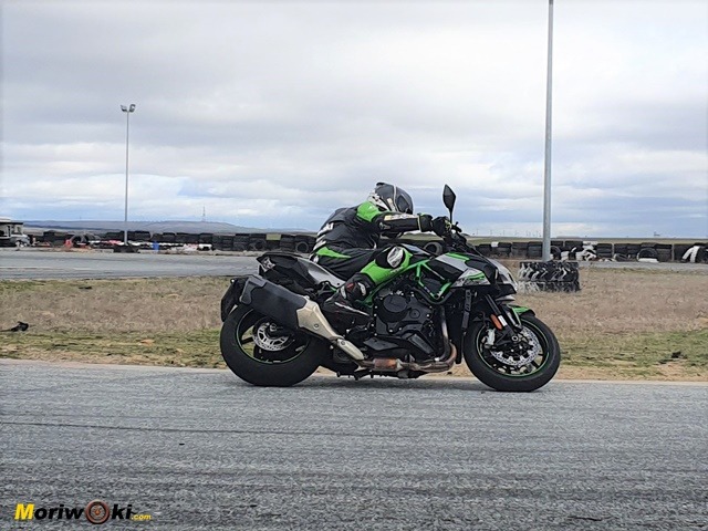 Prueba Kawasaki Z-H2. Paso curva. Prueba Kawasaki Z-H2. Paso curva.