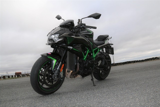 Prueba Kawasaki Z-H2.. Planta izquierda Prueba Kawasaki Z-H2.. Planta izquierda