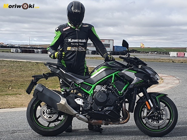Kawasaki Z-H2 a prueba. Kawasaki Z-H2 a prueba.