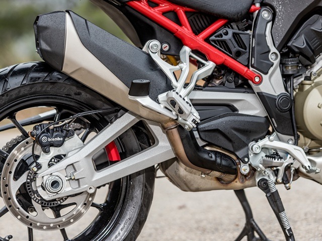 Prueba Ducati Multistrada V4. Basculante. Prueba Ducati Multistrada V4. Basculante.