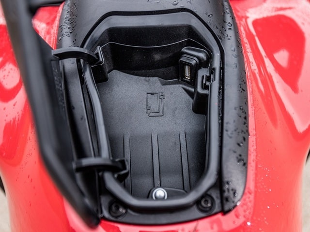 Prueba Ducati Multistrada V4. Guantera Prueba Ducati Multistrada V4. Guantera