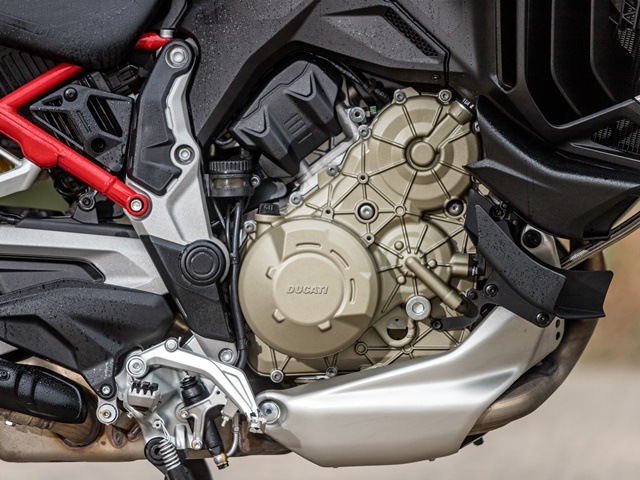 Prueba Ducati Multistrada V4. Motor y colector Prueba Ducati Multistrada V4. Motor y colector