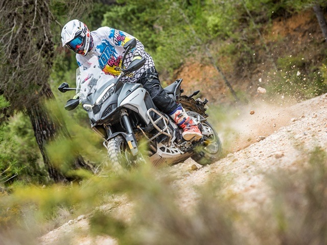 Prueba Ducati Multistrada V4. Perfil off road. Derrape Prueba Ducati Multistrada V4. Perfil off road. Derrape