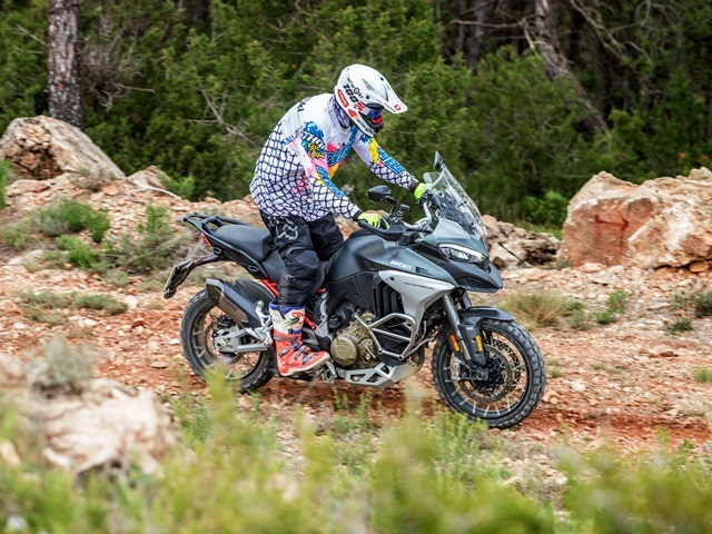 Prueba Ducati Multistrada V4. Perfil off road. En camino. Prueba Ducati Multistrada V4. Perfil off road. En camino.