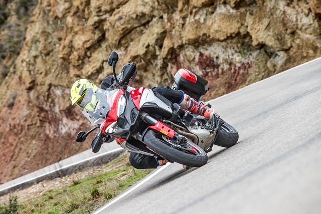 Prueba Ducati Multistrada V4. Perfil off road. Girando. Prueba Ducati Multistrada V4. Perfil off road. Girando.