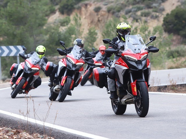 Prueba Ducati Multistrada V4. Grupo. Prueba Ducati Multistrada V4. Grupo.