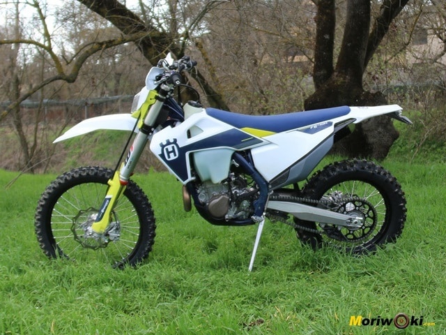 Husqvarna FE 450 Izquierda. Husqvarna FE 450 Izquierda.