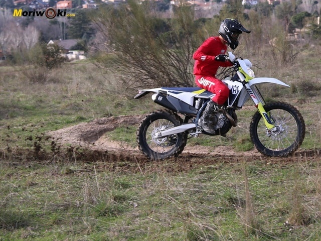 Prueba Husqvarna FE 450 Aceleración Prueba Husqvarna FE 450 Aceleración