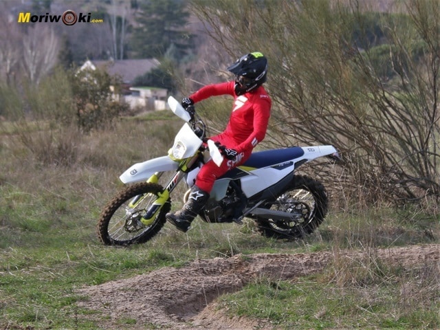 Prueba Husqvarna FE 450 Curva izquierda. Prueba Husqvarna FE 450 Curva izquierda.