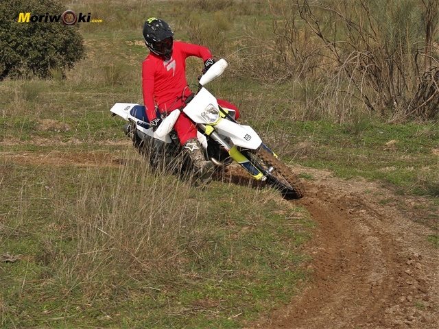 Prueba Husqvarna FE 450 Peralte Prueba Husqvarna FE 450 Peralte