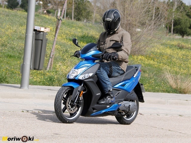 Prueba Kymco Agility City 125 Paso izquierda Prueba Kymco Agility City 125 Paso izquierda