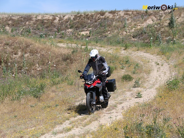 BMW F850GS. Prueba en tierra. En una pista. BMW F850GS. Prueba en tierra. En una pista.