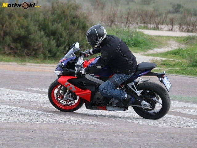Prueba Aprilia RS 660 a izdas Prueba Aprilia RS 660 a izdas