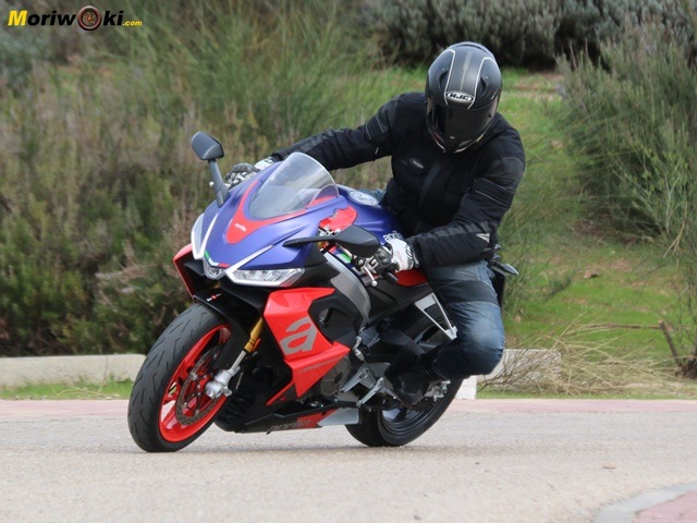 Prueba Aprilia RS 660 girando Prueba Aprilia RS 660 girando