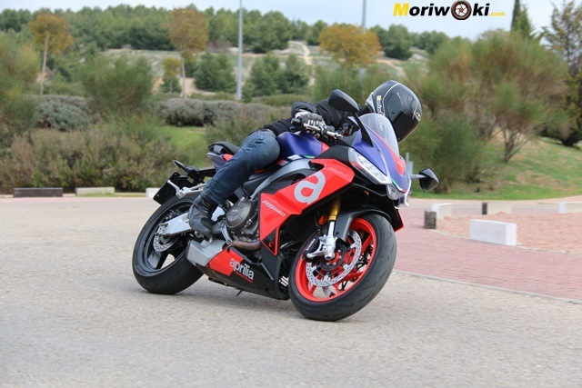 Prueba Aprilia RS 660 sobre la curva Prueba Aprilia RS 660 sobre la curva