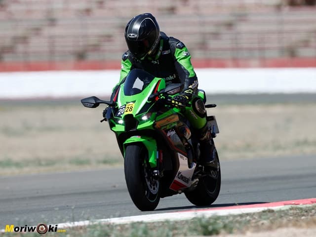 Prueba-Kawasaki-ZX-10R-Recta Prueba-Kawasaki-ZX-10R-Recta