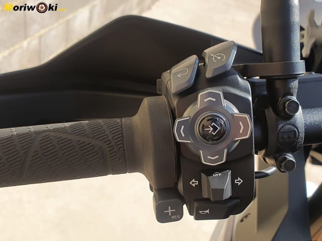 Prueba-KTM-1290-Super-Adventure-R-2021-pina-izda Prueba-KTM-1290-Super-Adventure-R-2021-pina-izda