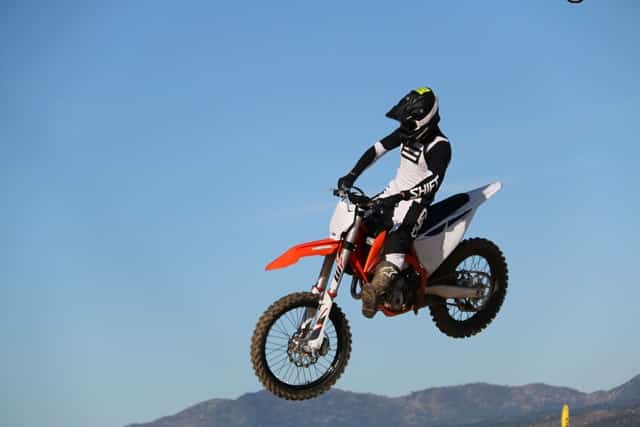 Prueba-KTM-250-SX-F-hacia-abajo.