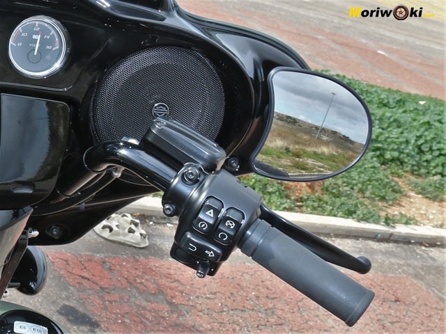 Prueba-Harley-Davidson-Street-Glide-Espejo Prueba-Harley-Davidson-Street-Glide-Espejo