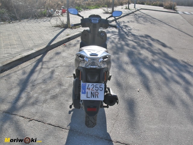 Prueba-Kymco-People-S-125i-desde-atras Prueba-Kymco-People-S-125i-desde-atras