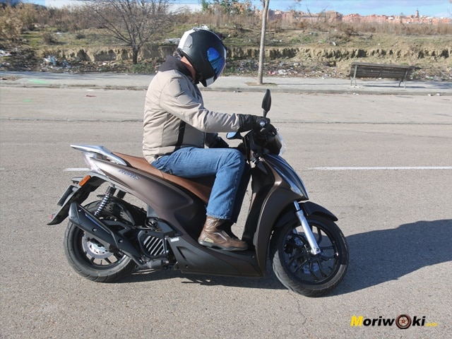 Prueba-Kymco-People-S-125i-paso-de-garaje Prueba-Kymco-People-S-125i-paso-de-garaje