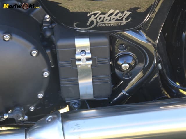 Prueba-a-fondo-Triumph-Bonneville-Bobber-bateria