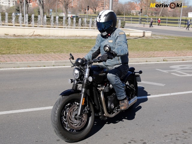 Prueba-a-fondo-Triumph-Bonneville-Bobber-de-3-cuarto