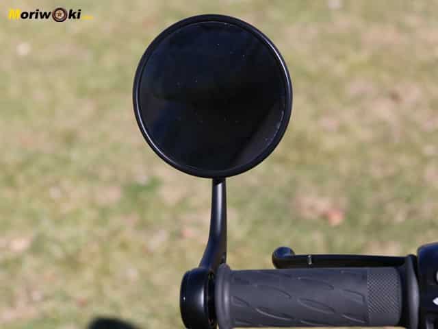 Prueba a fondo Triumph Bonneville Bobber espejo.J