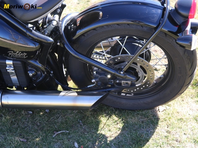 Prueba-a-fondo-Triumph-Bonneville-Bobber-freno-trasero