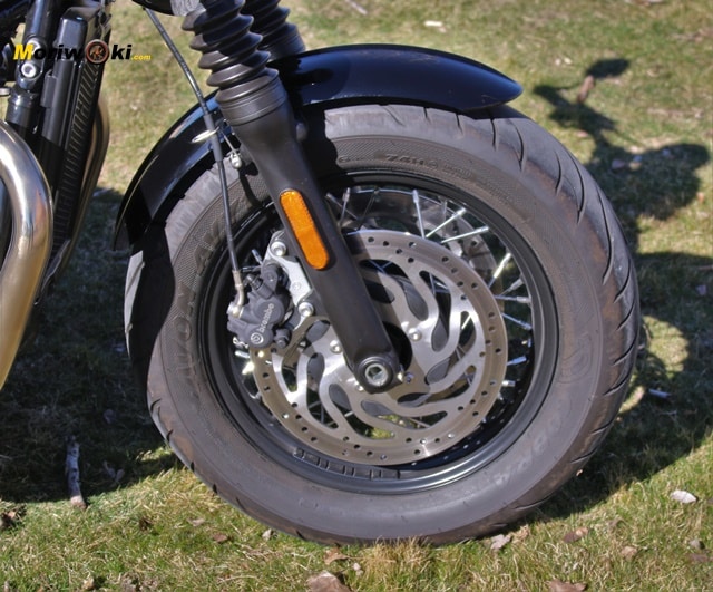 Prueba a fondo Triumph Bonneville Bobber freno.