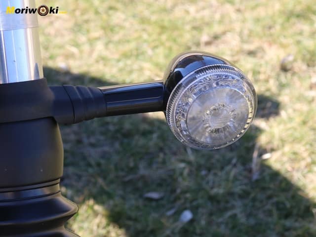 Prueba-a-fondo-Triumph-Bonneville-Bobber-intermitente.jpg