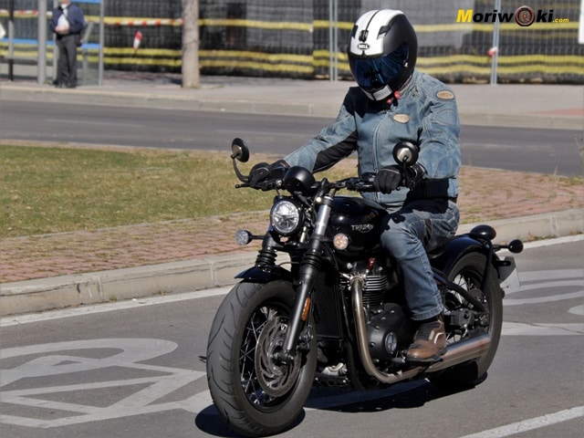 Prueba a fondo Triumph Bonneville Bobber en marcha