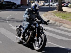 Prueba a fondo Triumph Bonneville Bobber un paso