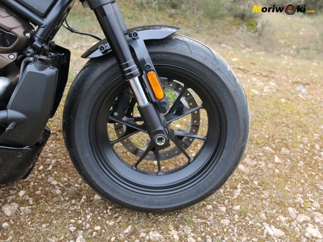 Harley Davidson Sportster S. Prueba a fondo. Balon delantero Harley Davidson Sportster S. Prueba a fondo. Balon delantero