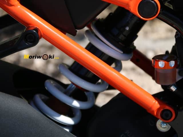 Prueba-KTM-RC-390-amortiguador Prueba-KTM-RC-390-amortiguador