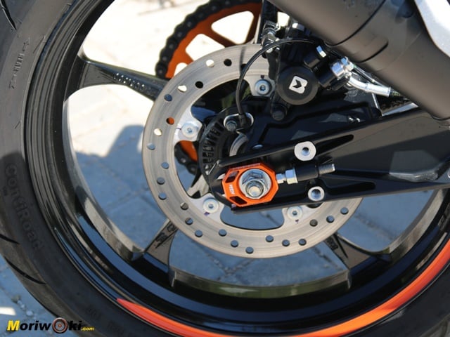 Prueba-KTM-RC-390-disco-tras. Prueba-KTM-RC-390-disco-tras.