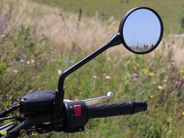 Prueba Kawasaki Z 650 RS Retrovisor Prueba Kawasaki Z 650 RS Retrovisor