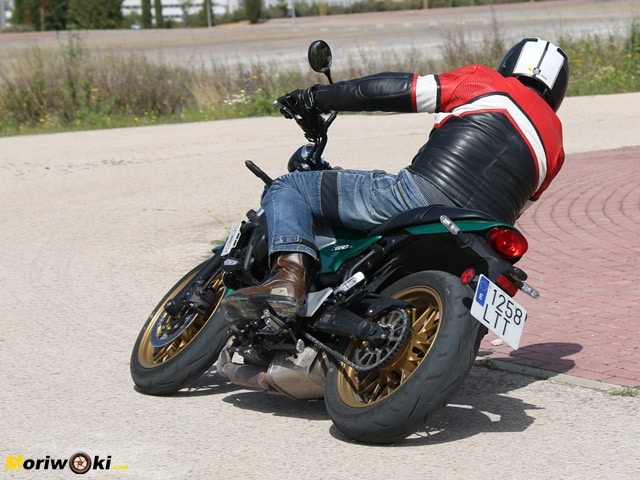 Prueba Kawasaki Z 650 RS pasada trasera Prueba Kawasaki Z 650 RS pasada trasera