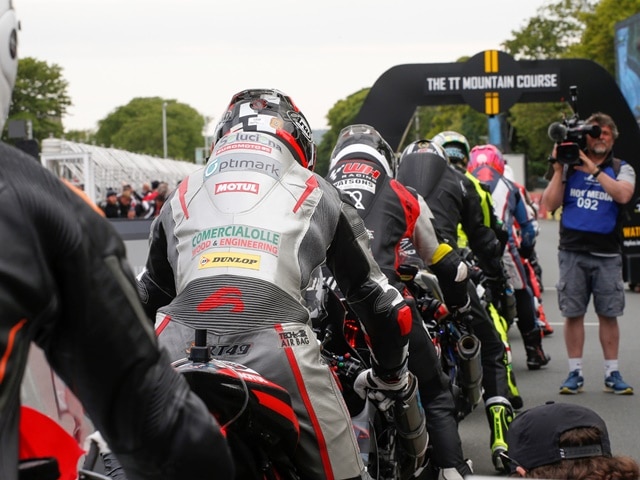 Raul-Torras-y-las-Road-Races-Cola-para-Salida-2 Raul-Torras-y-las-Road-Races-Cola-para-Salida-2