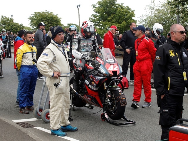 Raul Torras y las Road Races Sobre los caballetes Raul Torras y las Road Races Sobre los caballetes