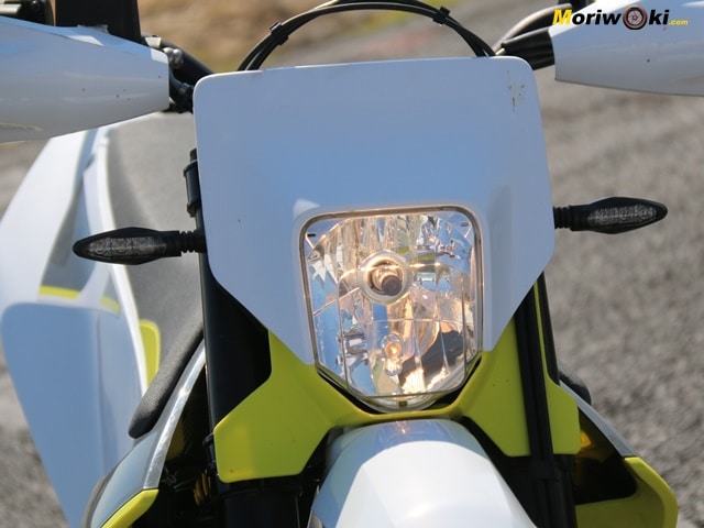 Prueba Husqvarna 701 Supermoto Faro Prueba Husqvarna 701 Supermoto Faro