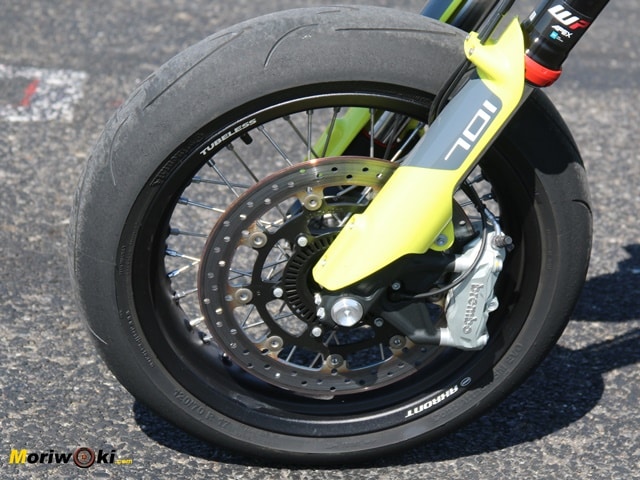 Prueba Husqvarna 701 Supermoto Freno Prueba Husqvarna 701 Supermoto Freno