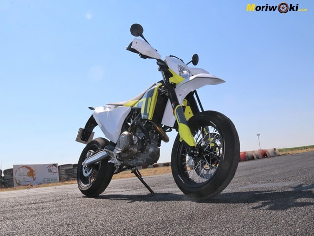 Prueba Husqvarna 701 Supermoto Planta Prueba Husqvarna 701 Supermoto Planta